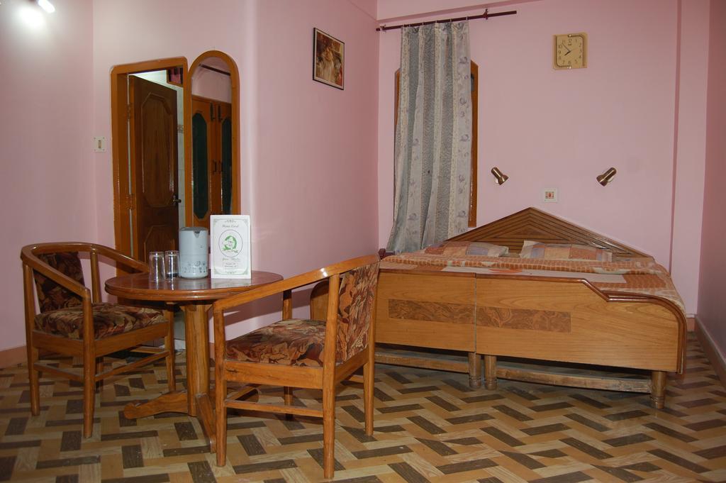 Hotel Ashish Inn Kandāghāt Rum bild