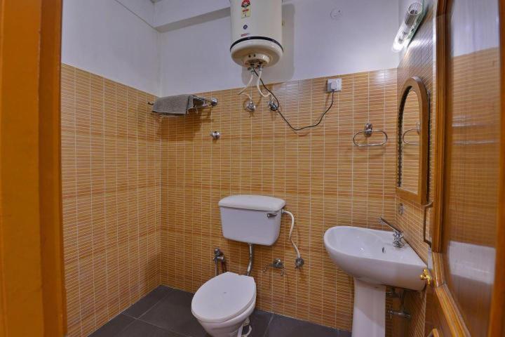 Hotel Ashish Inn Kandāghāt Exteriör bild