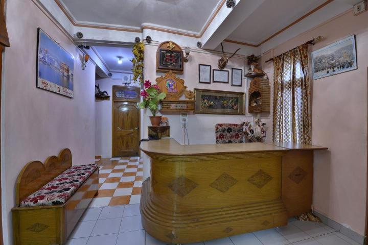 Hotel Ashish Inn Kandāghāt Exteriör bild