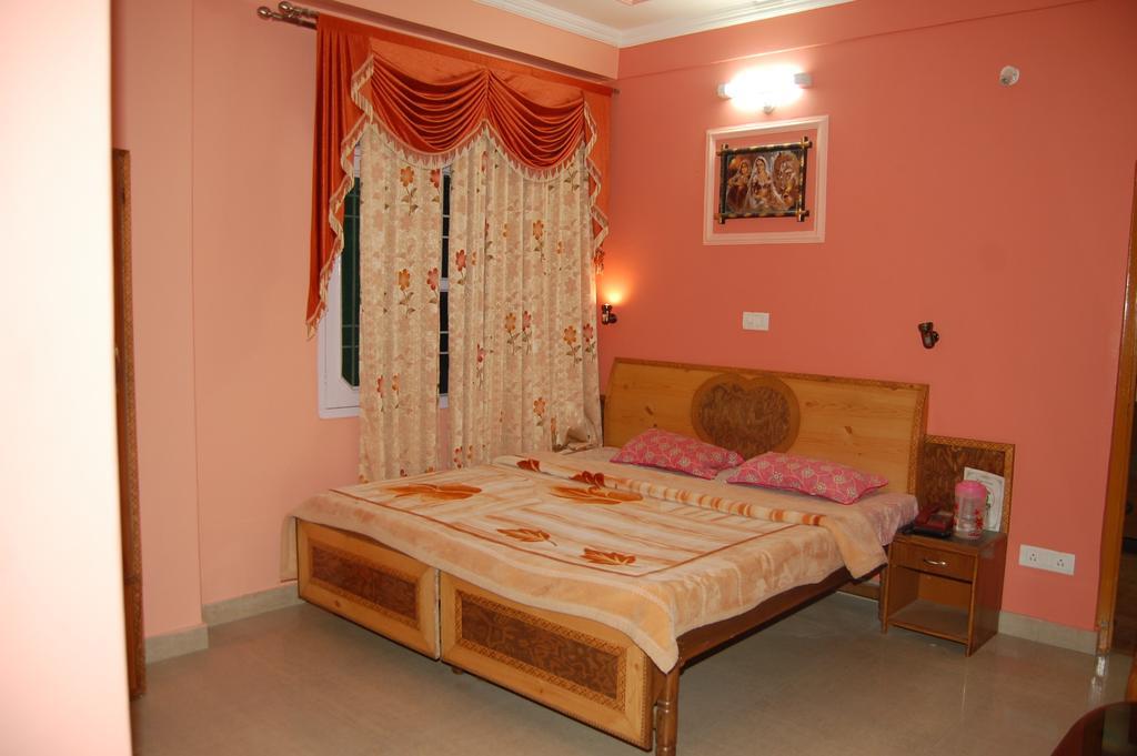 Hotel Ashish Inn Kandāghāt Rum bild