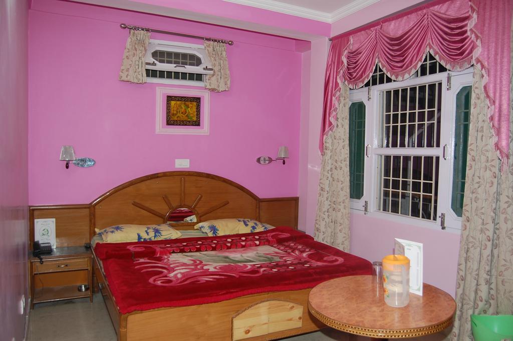Hotel Ashish Inn Kandāghāt Rum bild