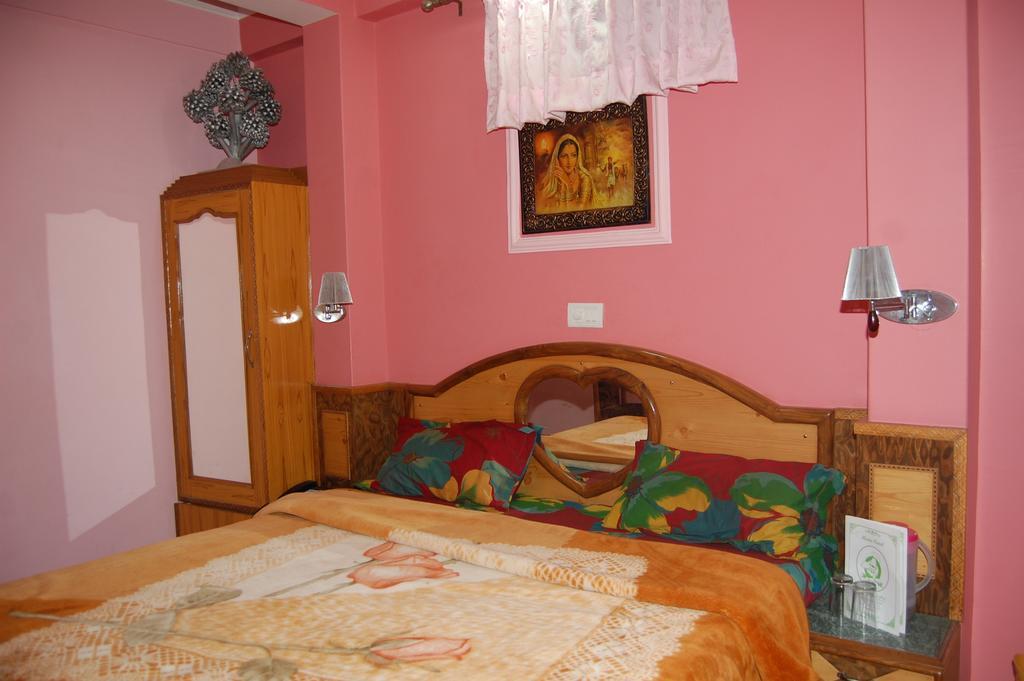 Hotel Ashish Inn Kandāghāt Rum bild